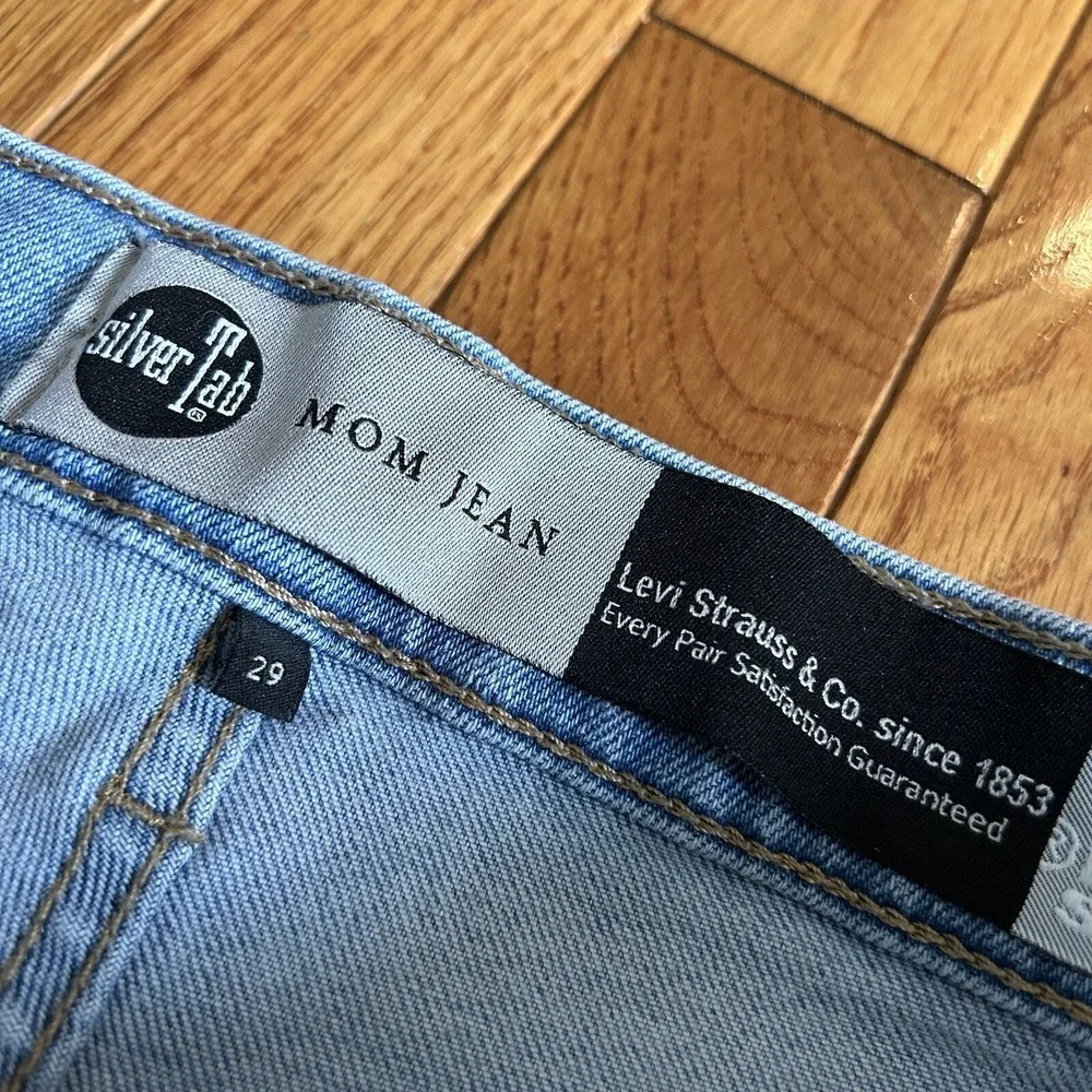 Levi's SilverTab Mom Jeans Womens‎ Size 29 Stone Ripped High Waisted Denim